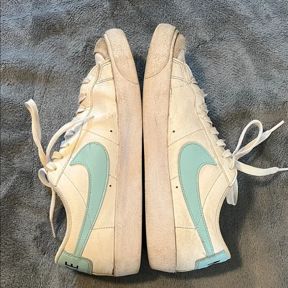 Nike Women's White and Light Blue Sneakers - Picture 4 of 7